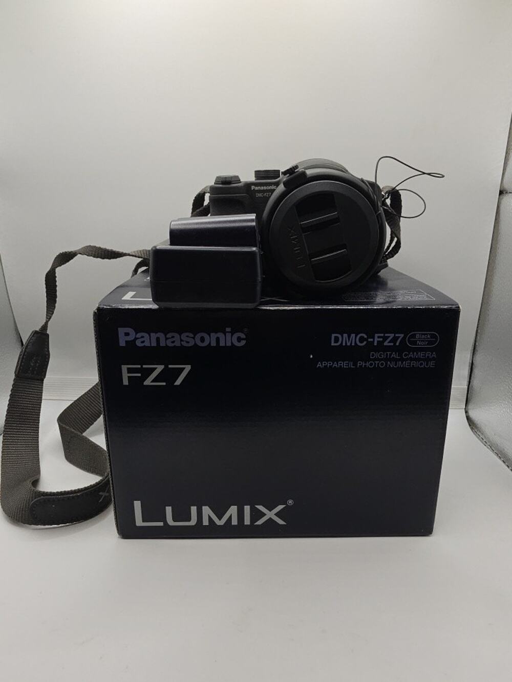 Panasonic Lumix DMC-FZ7 6MP 12x Optical Zoom Digital Camera Tested With Box